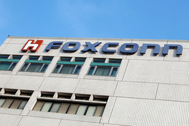 Foxconn xin lỗi công nhân sau khi xảy ra tình trạng hỗn loạn tại nhà máy sản xuất ở Trung Quốc - Ảnh 1.
