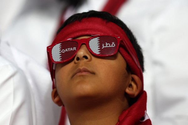 Khung ảnh nhộn nhịp của cổ động viên World Cup ở Qatar - Ảnh 11.