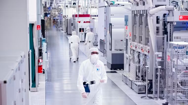Cuộc đua sản xuất chip: Intel dự định đối đầu với TSMC và Samsung như thế nào? - Ảnh 2.