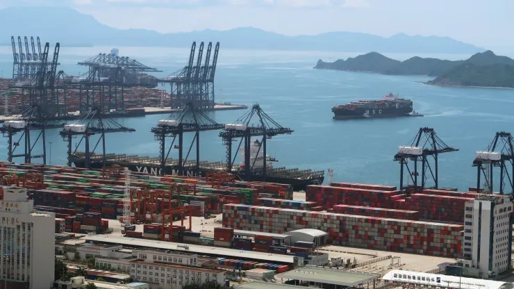 Xuất khẩu của Trung Quốc bất ngờ suy giảm trong tháng 10

 - Ảnh 1.