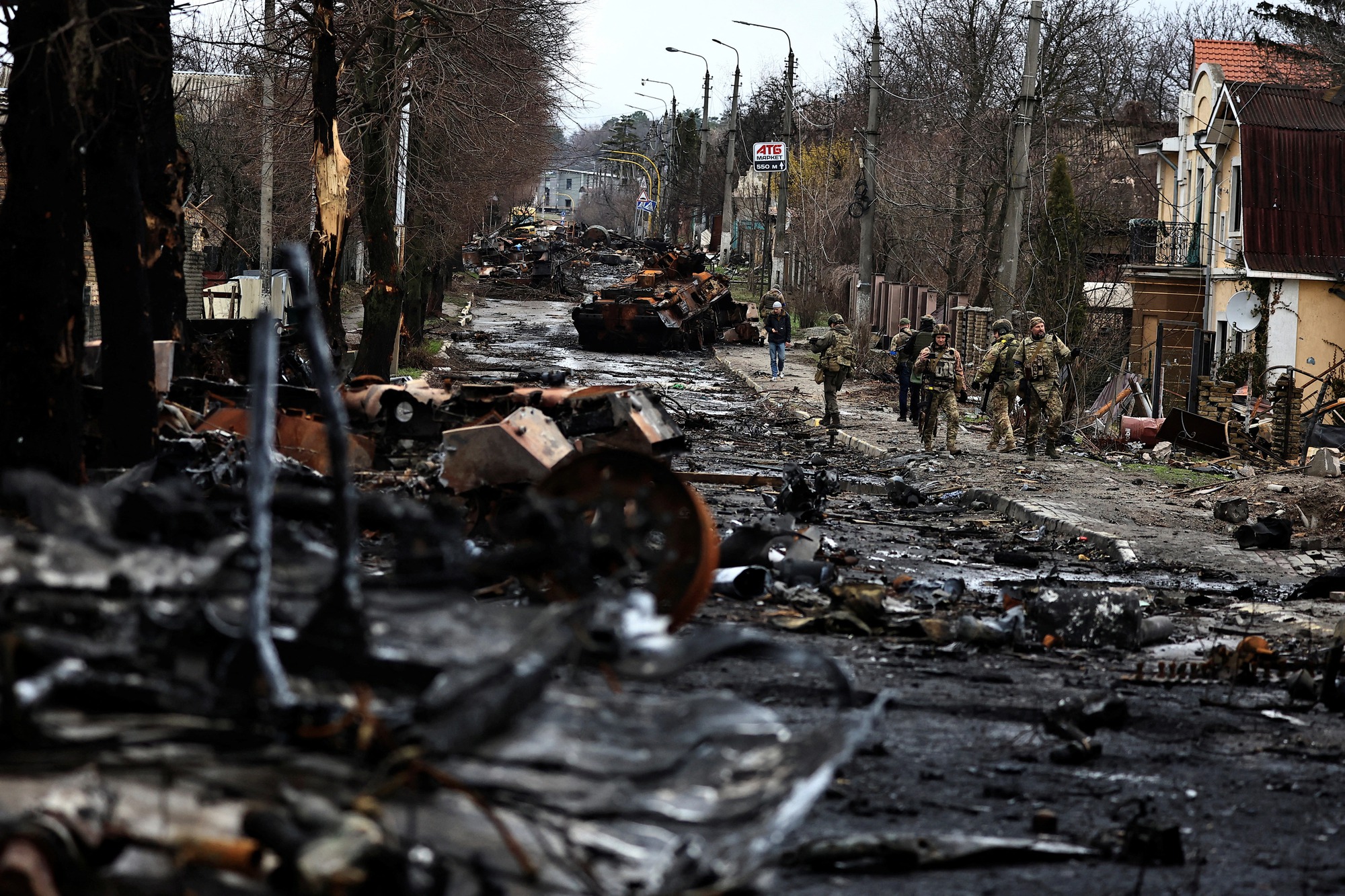 Nhìn lại cuộc chiến hơn 300 ngày ở Ukraina qua ảnh - Ảnh 8.