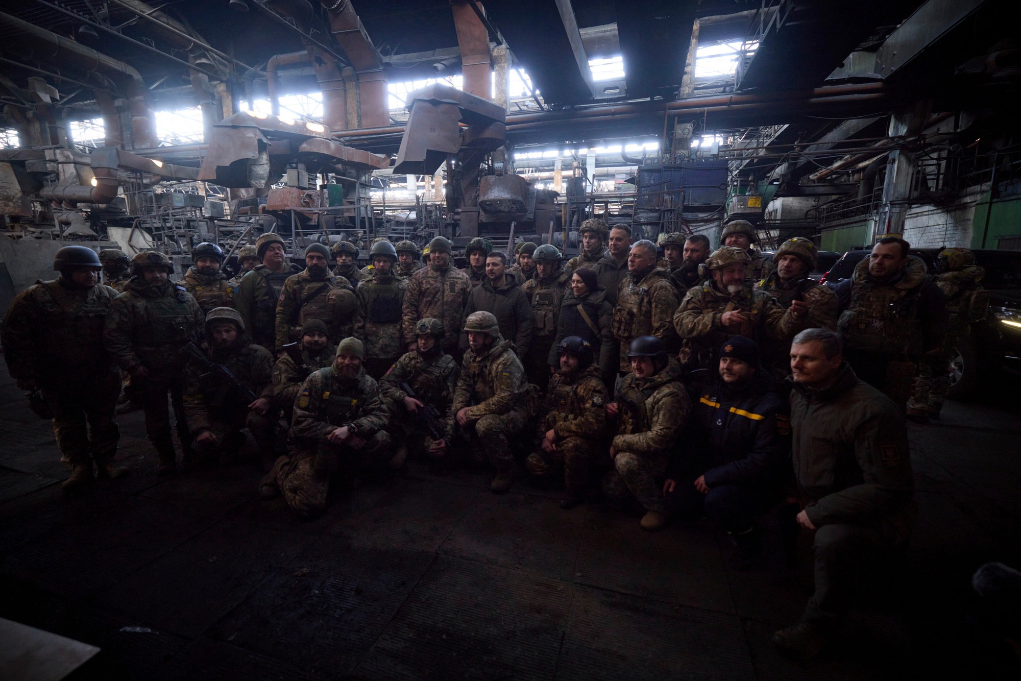 Nhìn lại cuộc chiến hơn 300 ngày ở Ukraina qua ảnh - Ảnh 18.