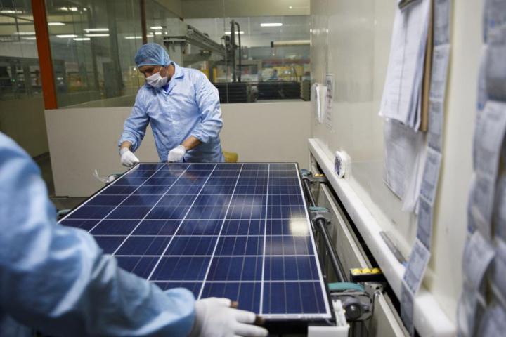 Mỹ mở rộng thuế quan tấm pin mặt trời sau khi phát hiện Trung Quốc trốn thuế - Ảnh 1.