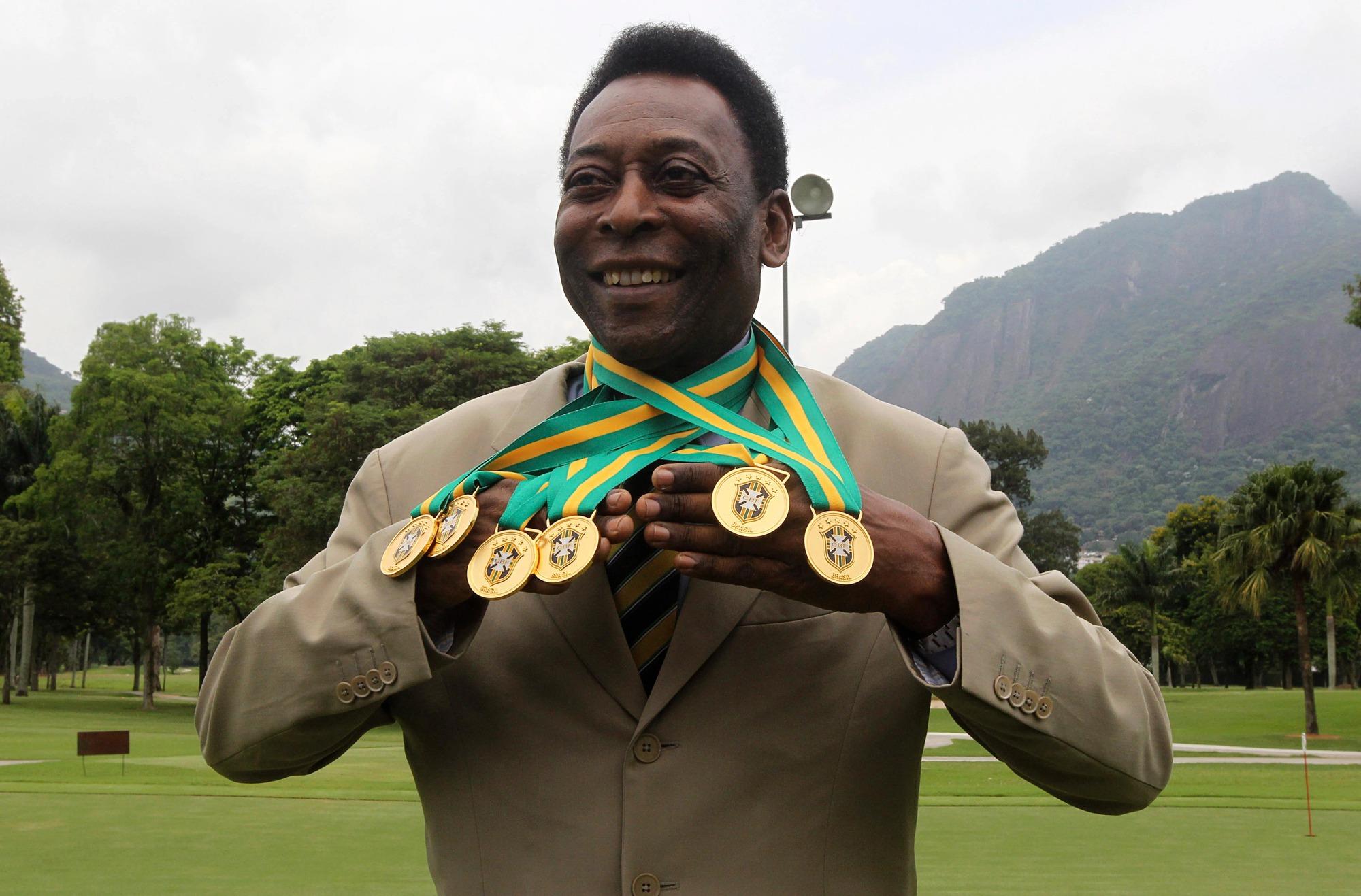 Cuộc đời 82 năm của 'Vua bóng đá' Pele qua ảnh   - Ảnh 15.