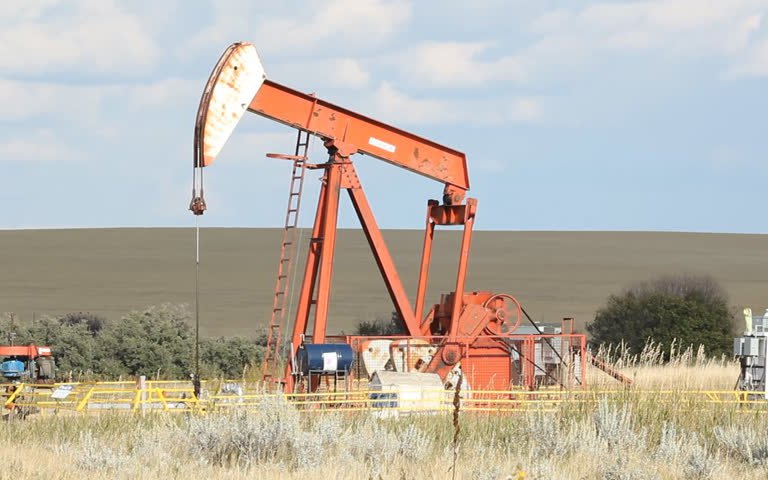 Giá dầu thô chưa có dấu hiệu phục hồi