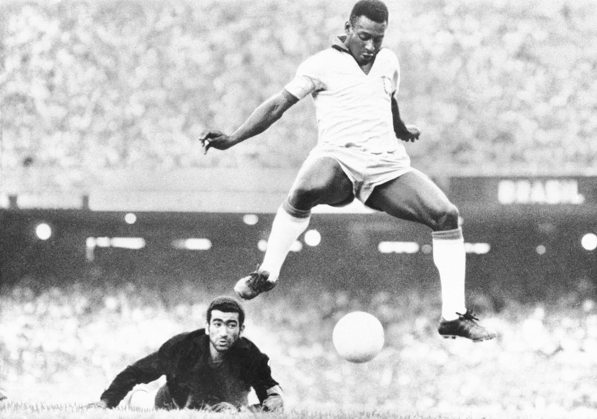 Cuộc đời 82 năm của 'Vua bóng đá' Pele qua ảnh   - Ảnh 2.