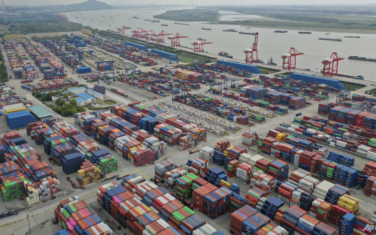 Xuất nhập khẩu tháng 11 của Trung Quốc tiếp tục sụt giảm, tệ hơn dự báo