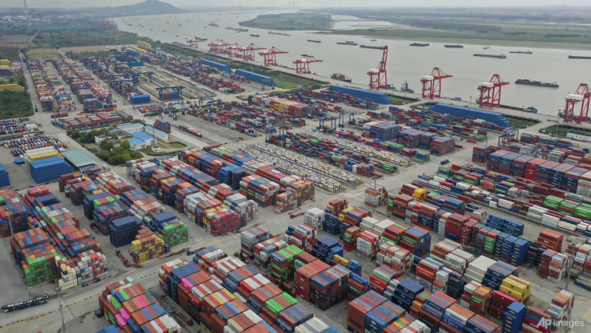 Xuất nhập khẩu tháng 11 của Trung Quốc tiếp tục sụt giảm, tệ hơn dự báo - Ảnh 1.