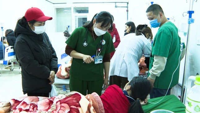 40 học sinh tiểu học bị ngộ độc thực phẩm sau buổi ngoại khóa ở Mộc Châu - Ảnh 1.