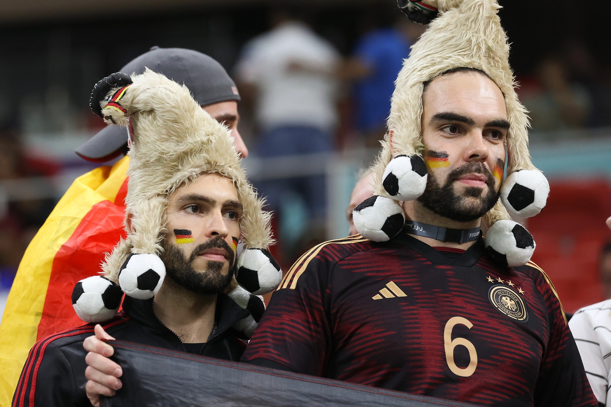 Những ‘gu’ thời trang ‘độc nhất vô nhị’ tại World Cup 2022 - Ảnh 19.