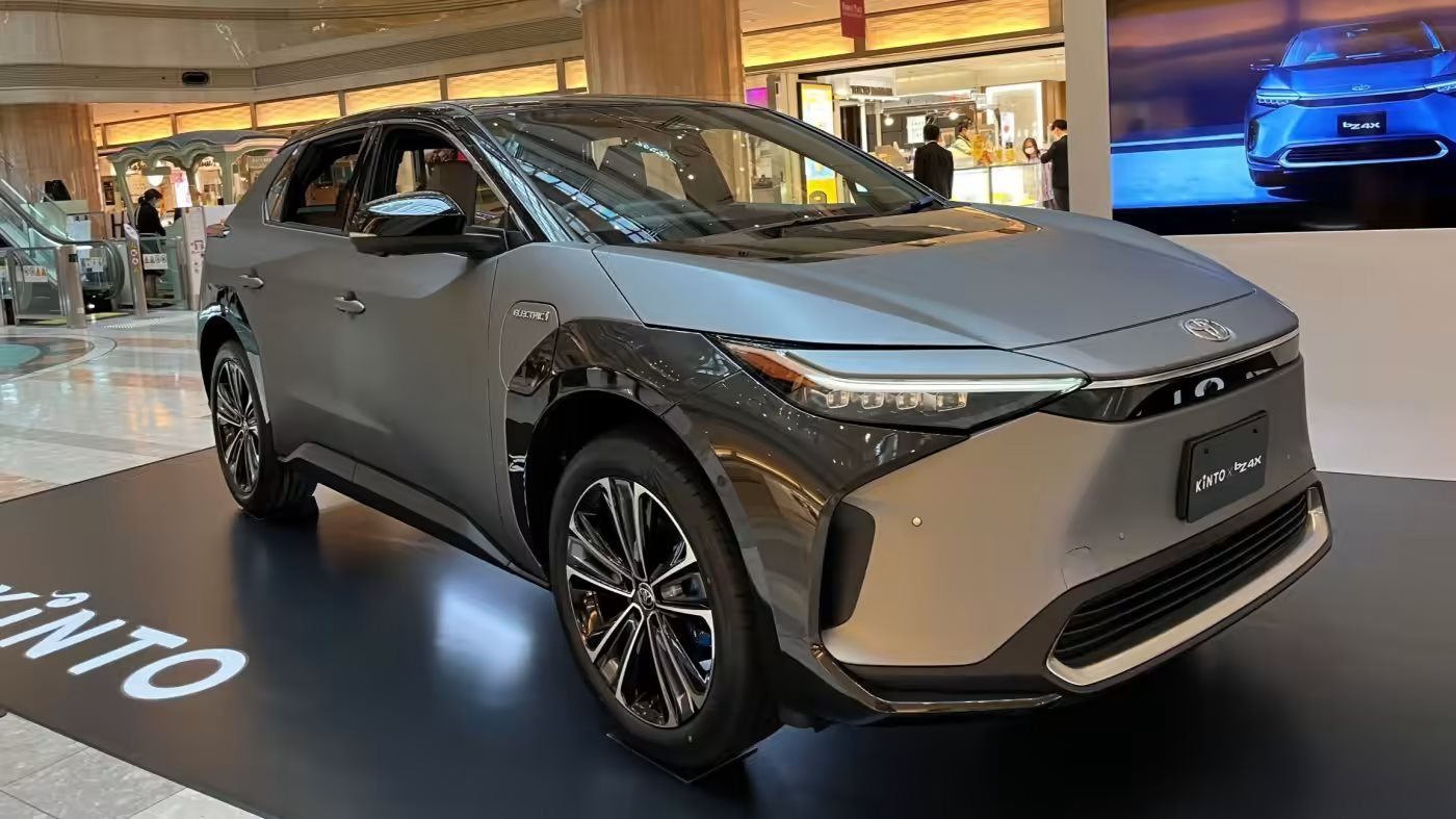 Toyota sử dụng công nghệ tẩy sơn mới để 'trang điểm' cho ô tô - Ảnh 1.