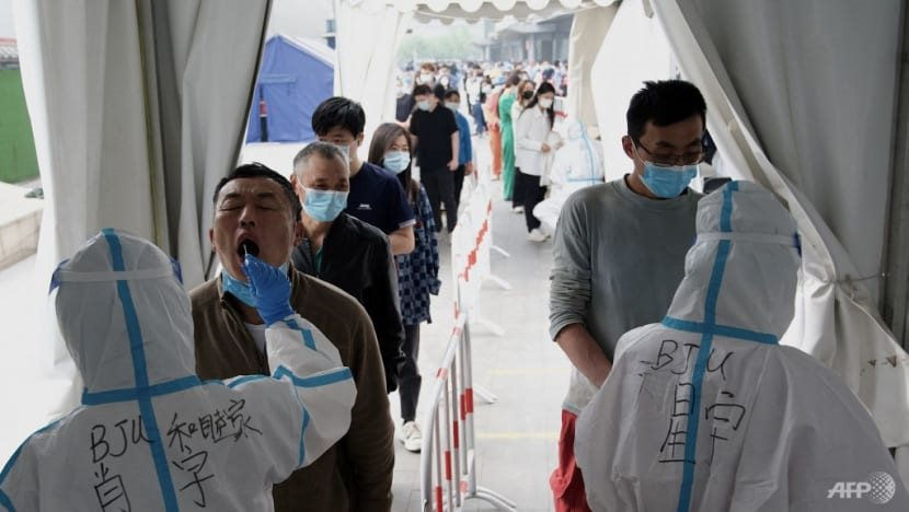 COVID-19 tăng đột biến ở Bắc Kinh, người dân hoảng loạn mua sắm - Ảnh 3.