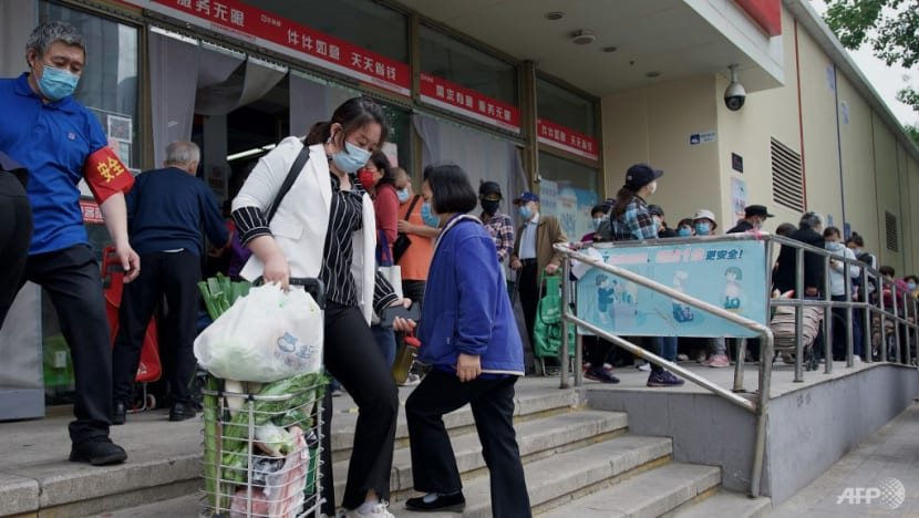 COVID-19 tăng đột biến ở Bắc Kinh, người dân hoảng loạn mua sắm - Ảnh 6.