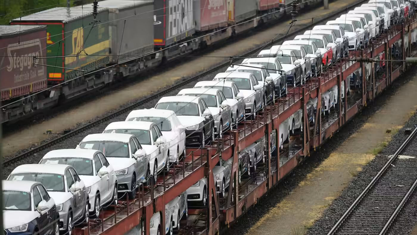 BMW và Audi ngừng vận chuyển ô tô bằng tàu hỏa đến Trung Quốc - Ảnh 1.