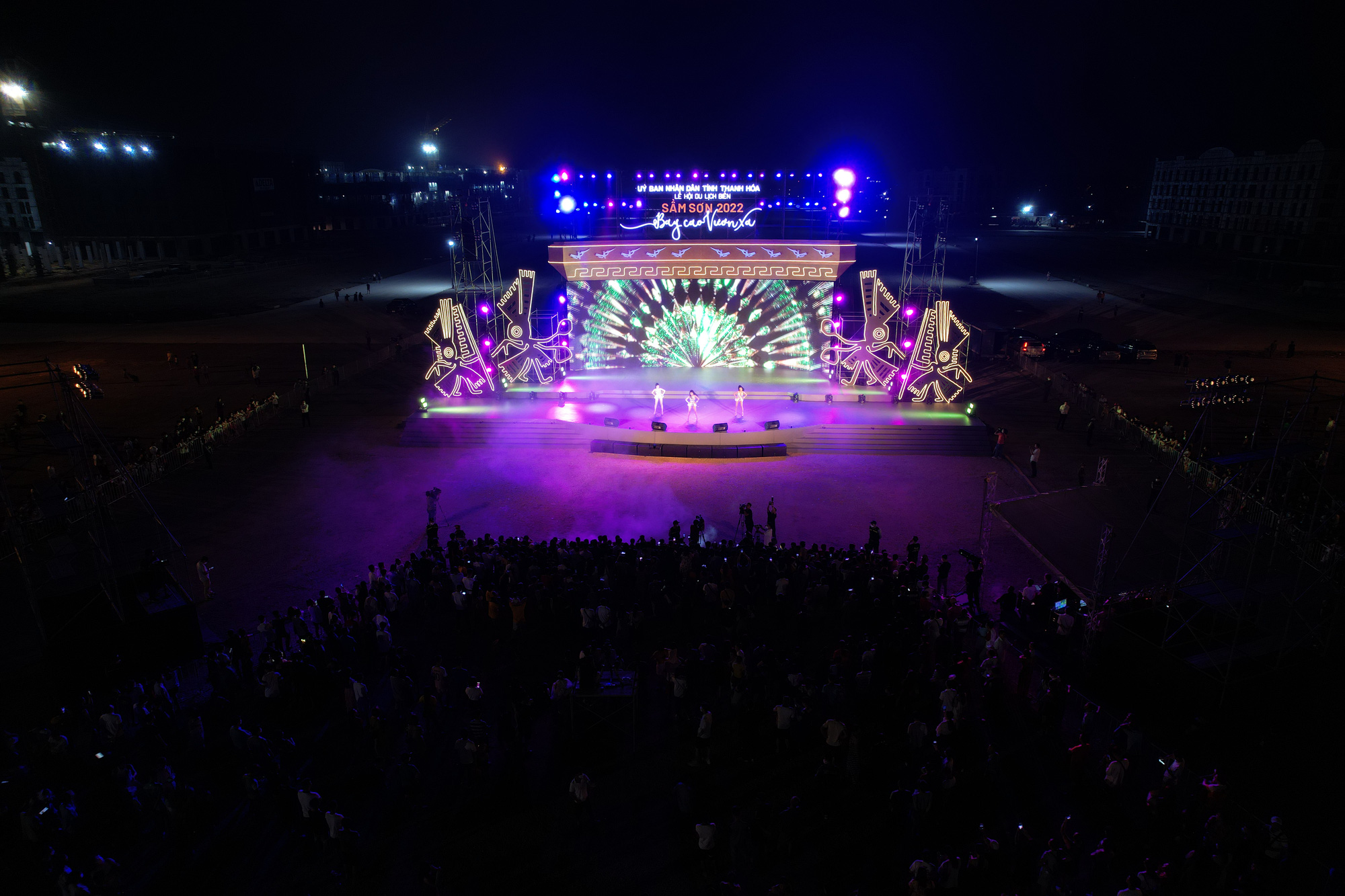 Người dân, du khách hào hứng với đêm nhạc sôi động SunFest Thanh Hóa  - Ảnh 6.