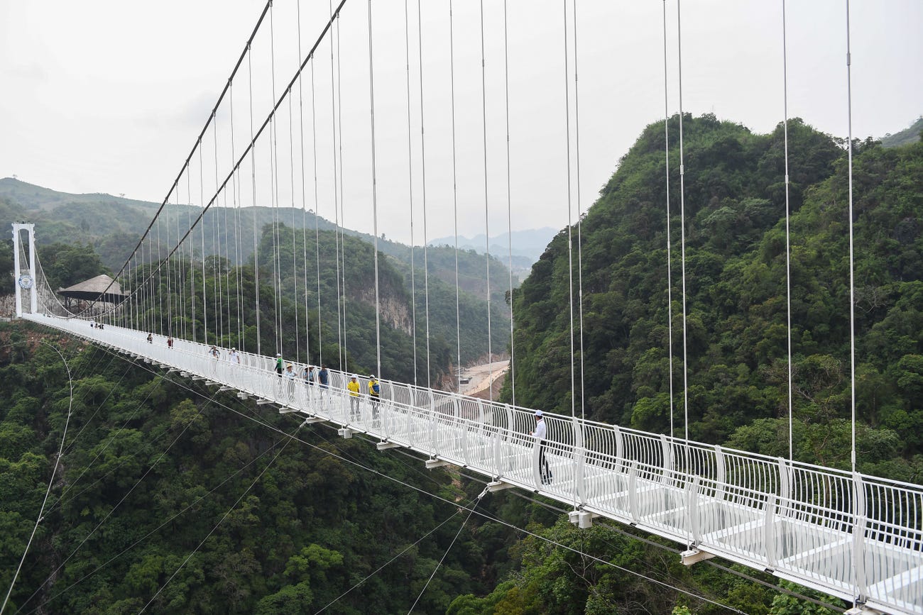 Ngắm cây cầu kính dài 2.000 m dài nhất thế giới tại Việt Nam - Ảnh 5.