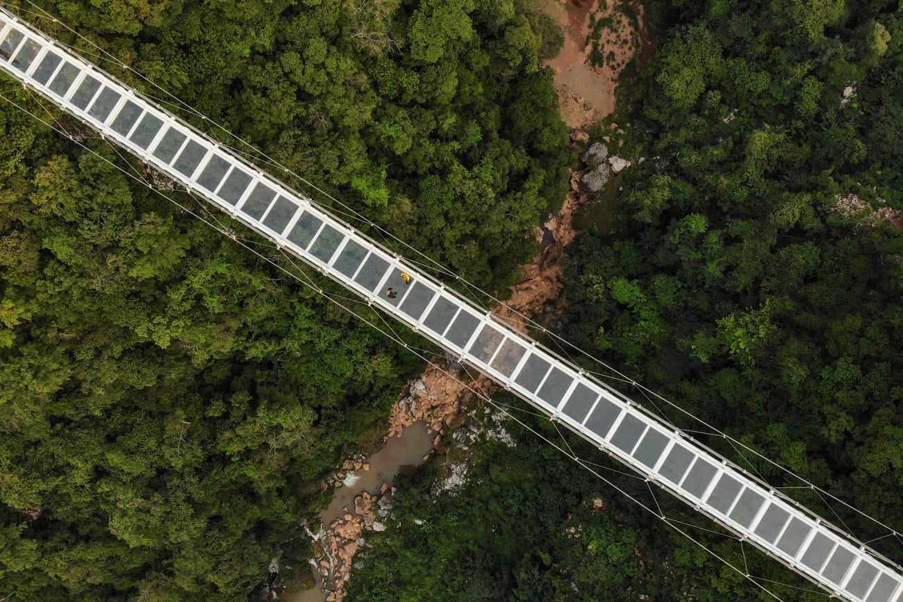 Ngắm cây cầu kính dài 2.000 m dài nhất thế giới tại Việt Nam - Ảnh 7.