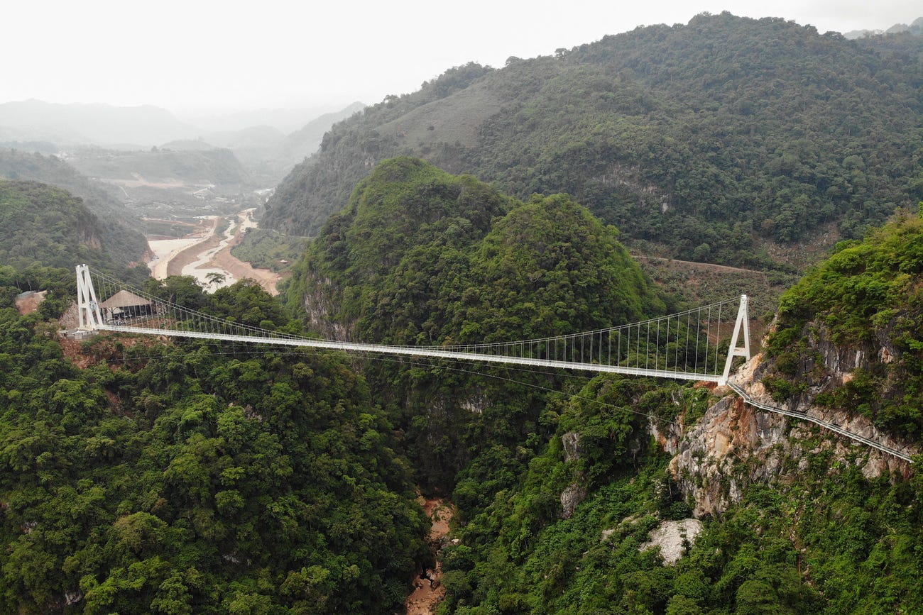 Ngắm cây cầu kính dài 2.000 m dài nhất thế giới tại Việt Nam - Ảnh 9.