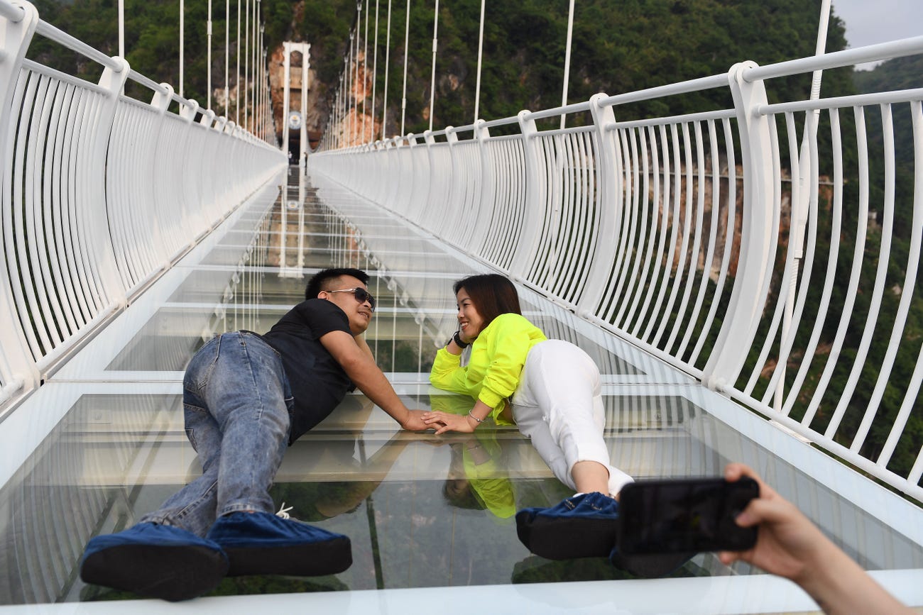 Ngắm cây cầu kính dài 2.000 m dài nhất thế giới tại Việt Nam - Ảnh 10.
