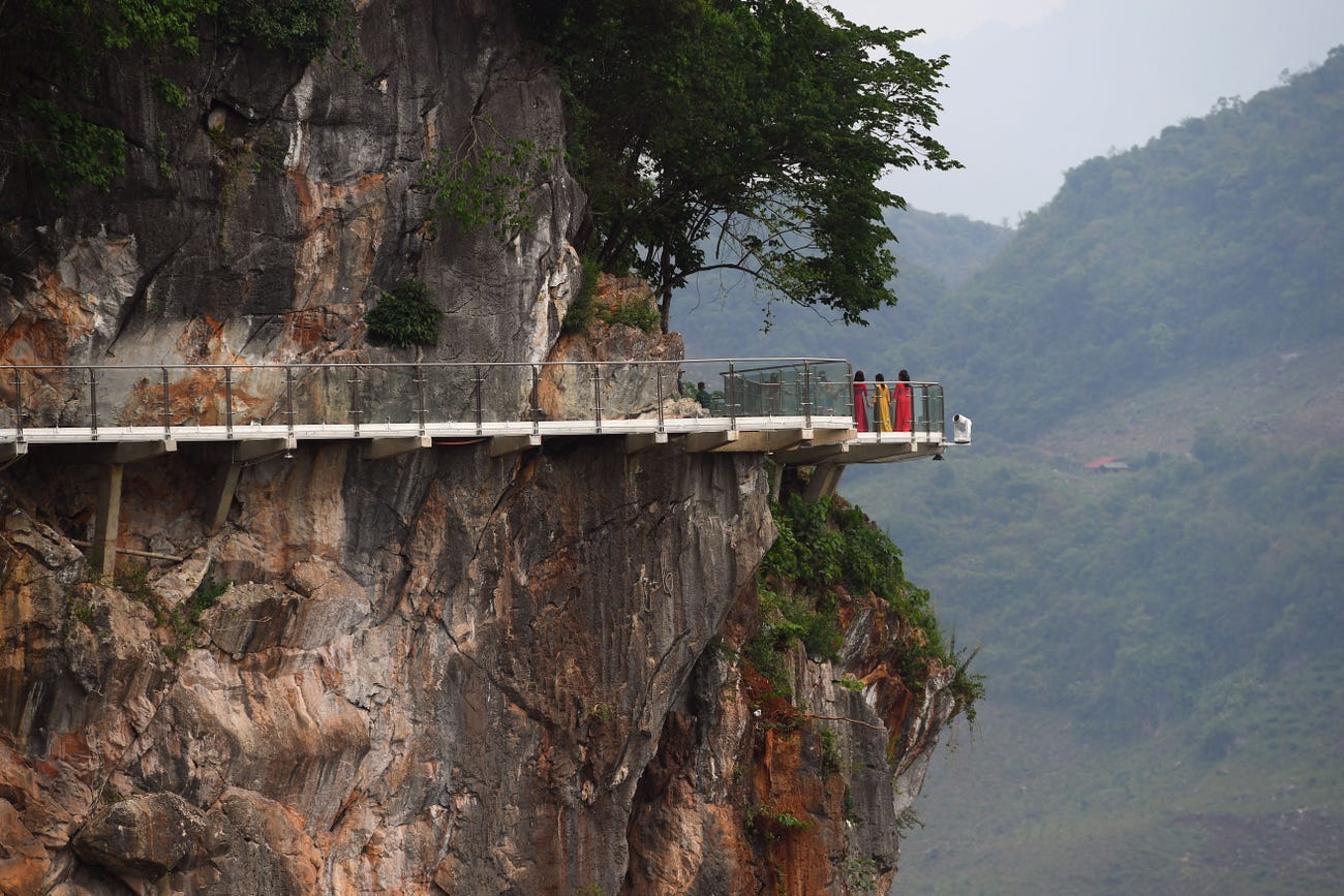 Ngắm cây cầu kính dài 2.000 m dài nhất thế giới tại Việt Nam - Ảnh 22.