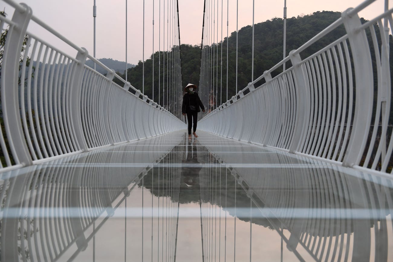 Ngắm cây cầu kính dài 2.000 m dài nhất thế giới tại Việt Nam - Ảnh 23.