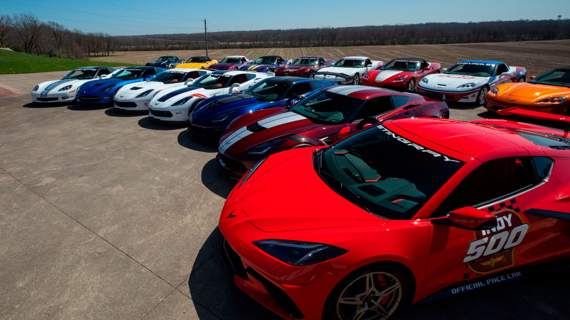 Lác mắt với bộ sưu tập siêu xe khổng lồ gồm 18 chiếc Corvette Pace 500 Indy rao bán tại Mecum - Ảnh 1.