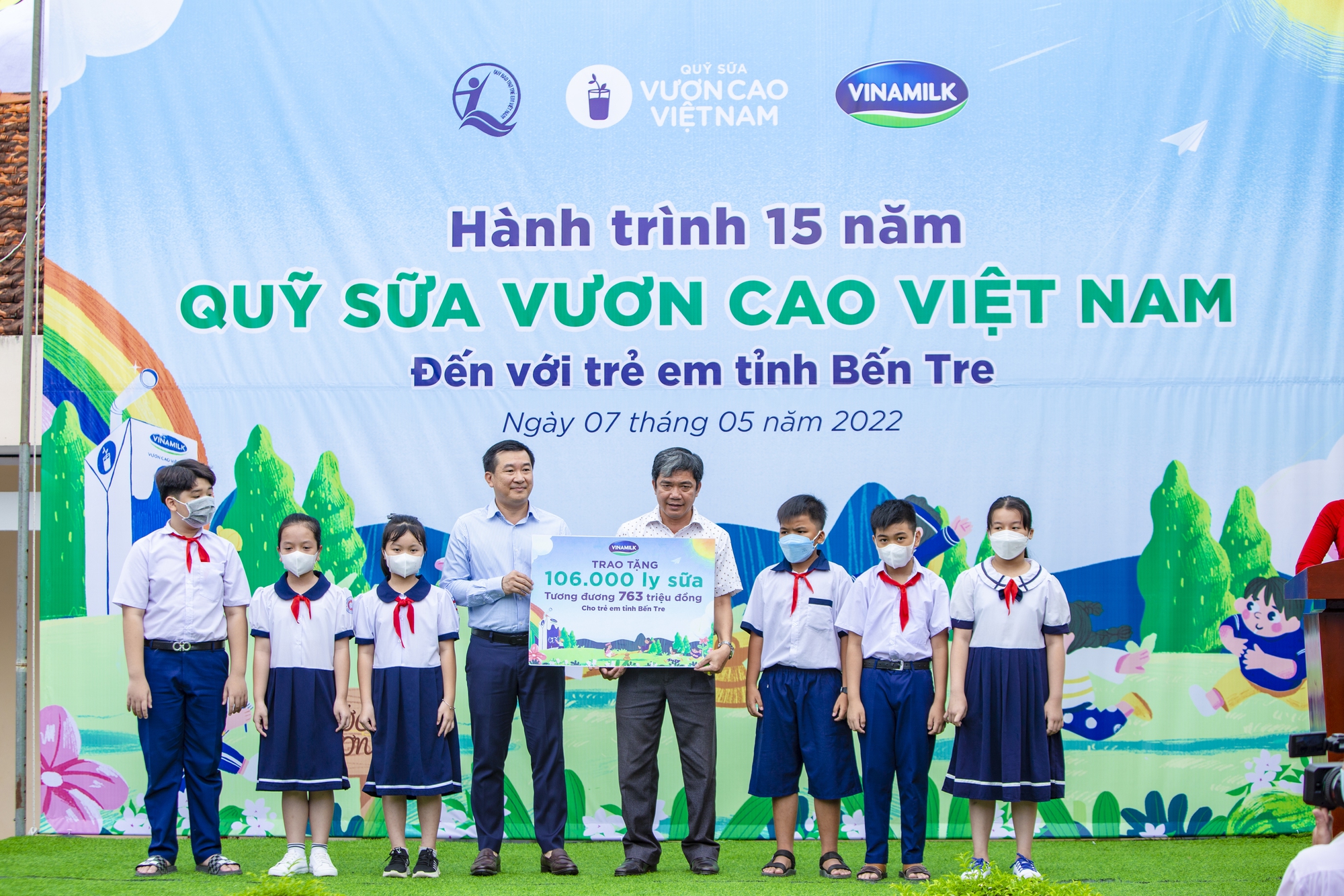 Vinamilk khởi động hành trình năm thứ 15 của quỹ sữa vươn cao Việt Nam tại nhiều địa phương - Ảnh 1.