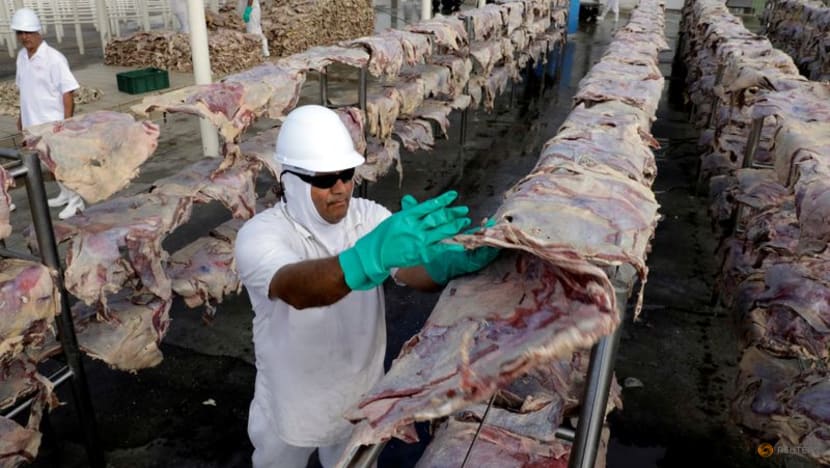 Trung Quốc tạm dừng nhập khẩu thịt bò của Brazil - Ảnh 1.