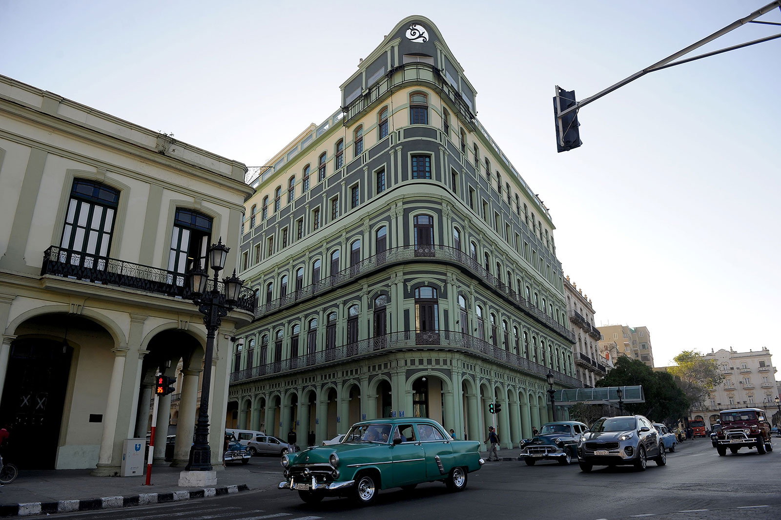 Vụ nổ lớn phá hủy khách sạn Saratoga ở Havana, Cuba - Ảnh 4.