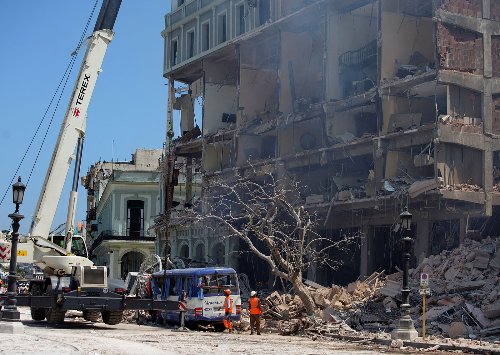 Vụ nổ lớn phá hủy khách sạn Saratoga ở Havana, Cuba - Ảnh 5.