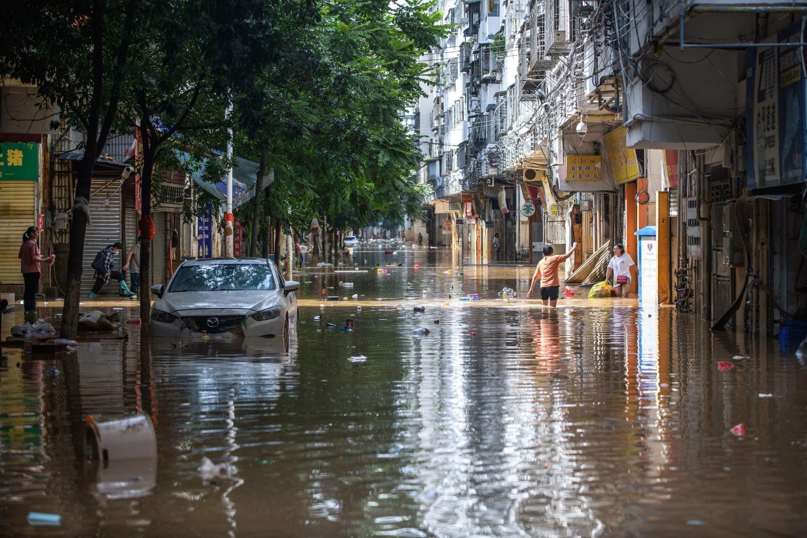 Các tỉnh phía nam của Trung Quốc đang trong tình trạng báo động khi lũ lụt - Ảnh 1.