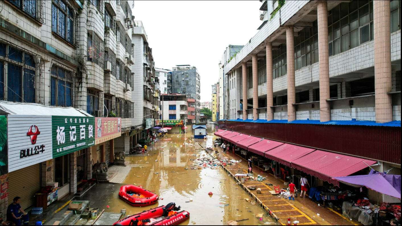 Các tỉnh phía nam của Trung Quốc đang trong tình trạng báo động khi lũ lụt - Ảnh 4.