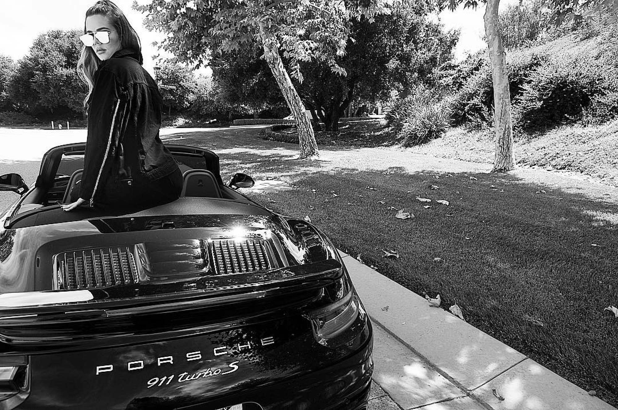 Bộ sưu tập xe hơi trị giá triệu USD của Khloé Kardashian - Ảnh 3.