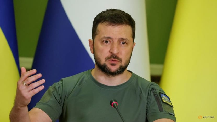 Tổng thống Ukraina bất ngờ sa thải người đứng đầu SBU - Ảnh 1.