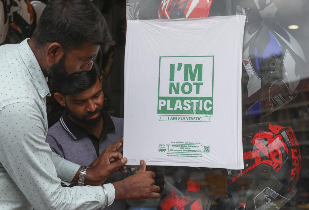 Các sản phẩm từ nhựa bị nghiêm cấm sử dụng ở Ấn Độ - Ảnh 1.