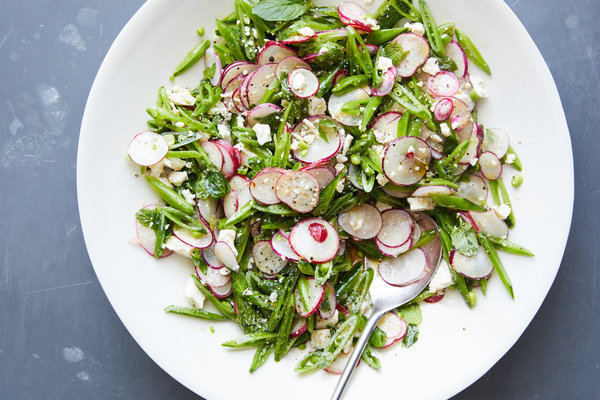 Món ngon mỗi ngày: Salad củ cải và đậu hà lan - Ảnh 1.