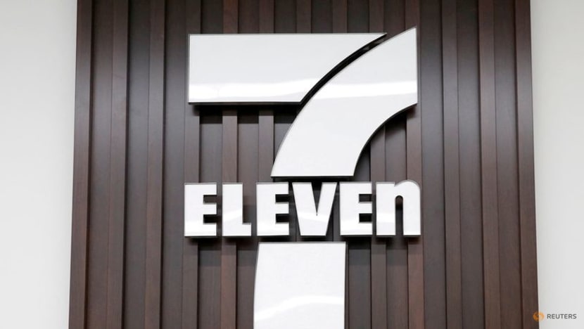 Chuỗi cửa hàng 7-Eleven sa thải khoảng 880 nhân viên Mỹ - Ảnh 1.