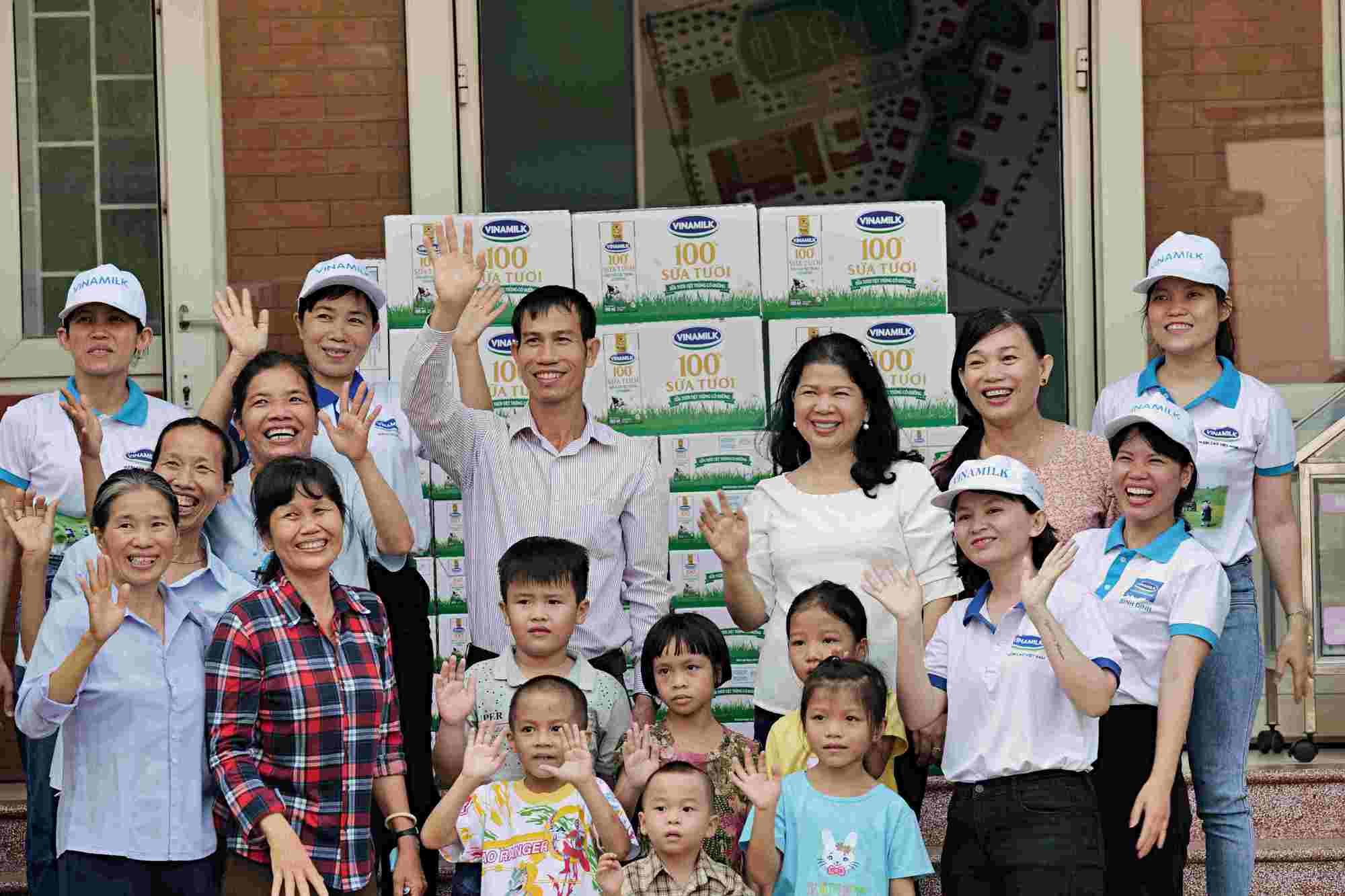 Những khoảnh khắc đẹp trên hành trình của Quỹ sữa Vươn cao Việt Nam năm thứ 15 - Ảnh 1.