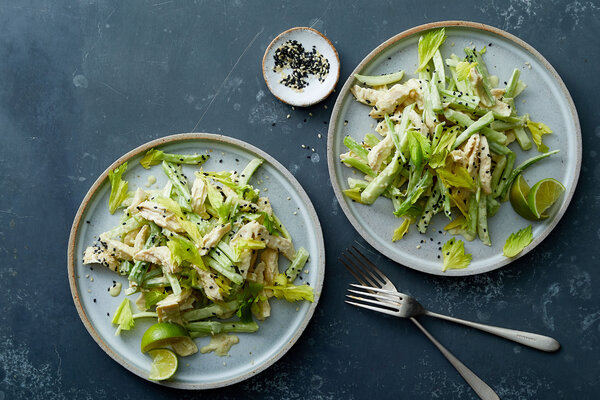 Món ngon mỗi ngày: Salad gà cùng cần tây với sốt Wasabi - Ảnh 1.