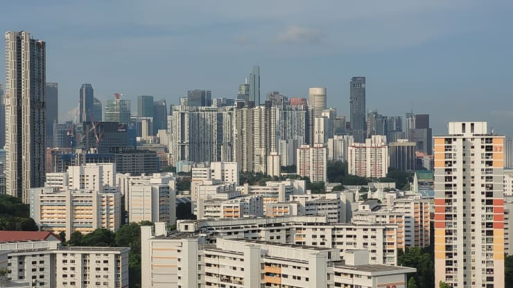 Sức ép từ việc tăng lãi suất thế chấp đang 'đè' lên vai người mua nhà ở Singapore - Ảnh 1.