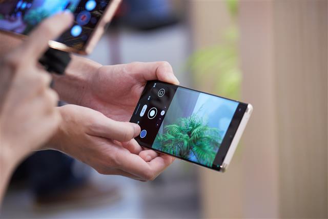 Google cân nhắc chuyển sản xuất smartphone từ Trung Quốc sang Việt Nam - Ảnh 1.