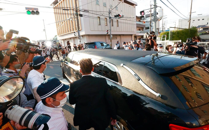 Xe tang đưa thi thể cựu Thủ tướng Abe về Tokyo - Ảnh 2.