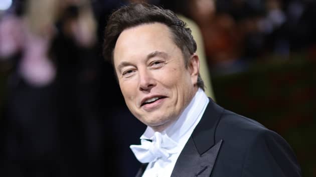 Elon Musk tiếp tục bán gần 8 triệu cổ phiếu Tesla - Ảnh 1.