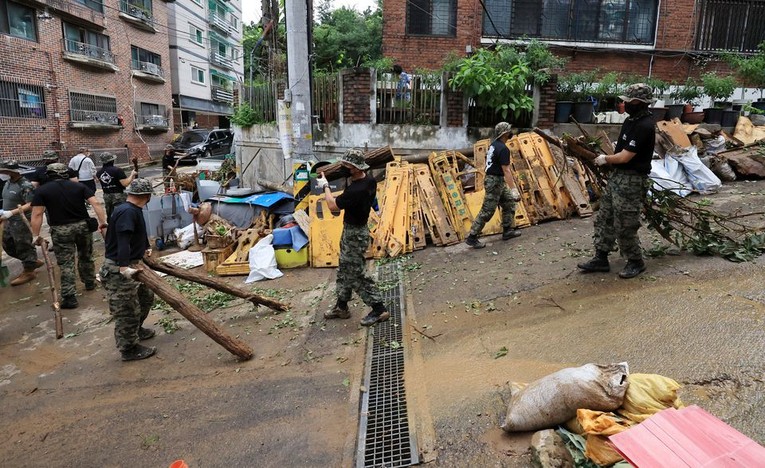 Seoul cấm các căn hộ bán hầm sau khi một gia đình thiệt mạng vì lũ lụt - Ảnh 3.