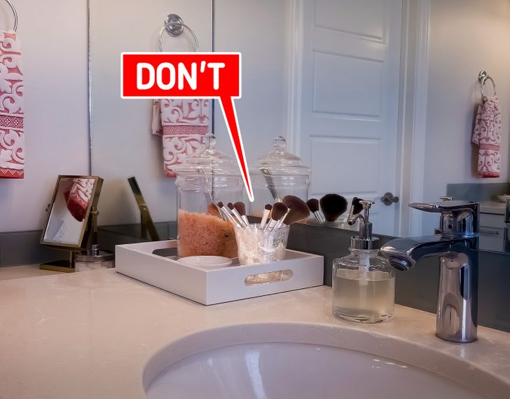 10 món đồ dùng bạn không nên cất giữ trong phòng tắm - Ảnh 2.