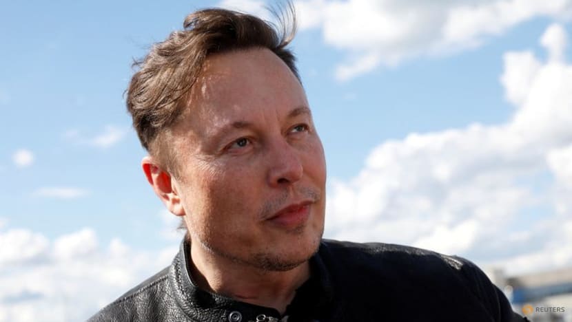 Elon Musk nói đang mua lại CLB bóng đá Manchester United - Ảnh 1.
