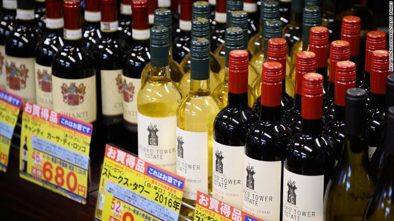 Nhật Bản khuyến khích giới trẻ… uống rượu - Ảnh 1.