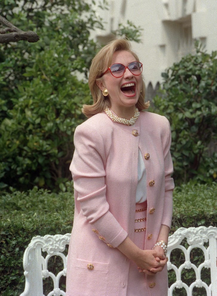 Vì sao bà Nancy Pelosi thăm Đài Loan trong bộ đồ màu hồng? - Ảnh 3.