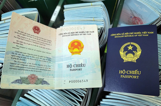 Bộ Công an sẽ bổ sung thông tin nơi sinh vào hộ chiếu mới - Ảnh 1.