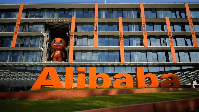 Alibaba sa thải gần 10.000 nhân viên, nỗ lực tái cấu trúc doanh nghiệp - Ảnh 1.